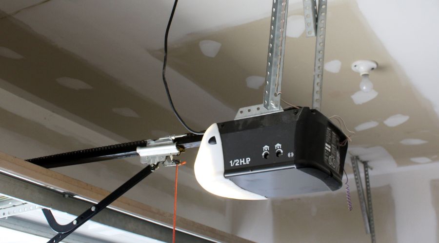 A picture showing one of the best chamberlain garage door opener in use 