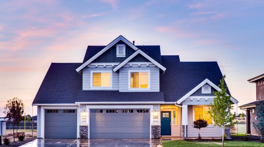 A picture showing a garage door 